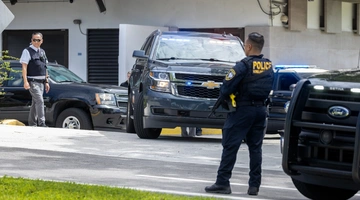 Η μεταφορά του Ράιν Ρουθ, που αποπειράθηκε να δολοφονήσει τον Ντόναλντ Τραμπ, στο δικαστήριο