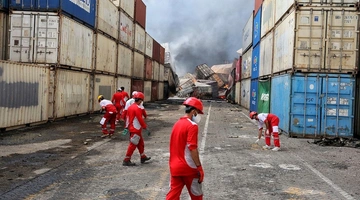 Διασώστες μετά από έκρηξη στο Ιράν