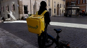 Διανομέας της Glovo στην Ιταλία