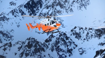 Διασωστικό ελικόπτερο στις ιταλικές Άλπεις