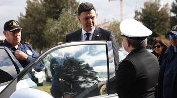 Ο Βασίλης Κικίλιας στην τελετή παράδοσης για το Λιμενικό