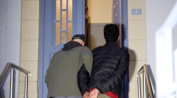 Μεταγωγή του κατηγορούμενου για το ναυάγιο στην Χίο