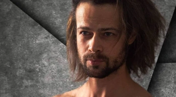 Ο Έλληνας σωσίας του Μπραντ Πιτ