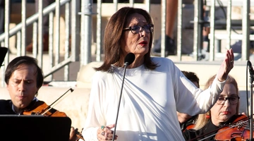 Νάνα Μούσχουρη