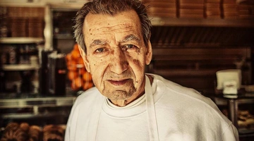 Νίκος τυρόπιτες