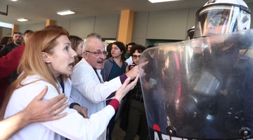 Επεισόδια στο νοσοκομείο Νίκαιας κατά την επίσκεψη Γεωργιάδη