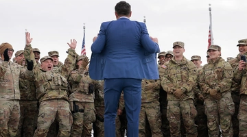 Ο υπουργός Άμυνας των ΗΠΑ, Πιτ Χέγκσεθ σε εκδήλωση για την Εθνοφρουρά