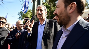 Ο Παύλος Πολάκης στην κινητοποίηση των οδηγών ταξί