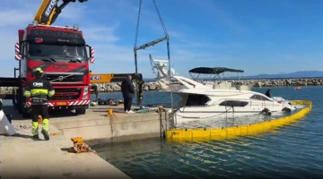 Η ανέλκυση του σκάφους που βυθίστηκε