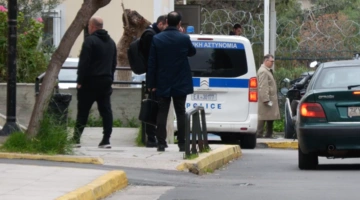 Στην Ευελπίδων η τραγουδίστρια που προκάλεσε τροχαίο στο Κολωνάκι