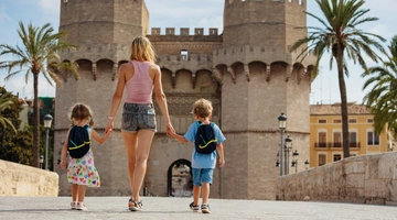 γυναίκα με παιδιά