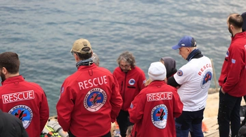 Επιχείρηση απεγκλωβισμού στα Λιμανάκια Βουλιαγμένης