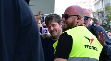 Ο Μπραντ Πιτ στο δημαρχείο της Αθήνας