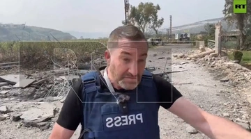 Η στιγμή που ο πύραυλος πέφτει πίσω από τον δημοσιογράφο