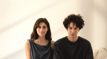 "Μικρές Ταπεινώσεις", με τη Νεφέλη Φασούλη και τον Πάνο Παπαδόπουλο