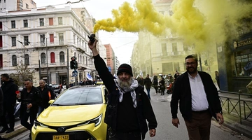 οδηγός ταξί με καπνογόνο