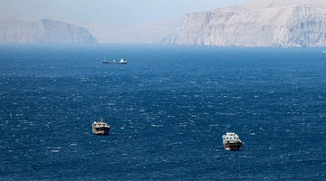 Πλοία στο Στενό του Ορμούζ 