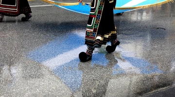 Παρέλαση με βροχερό καιρό