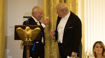 Βασιλιάς Κάρολος και Ντόναλντ Τραμπ