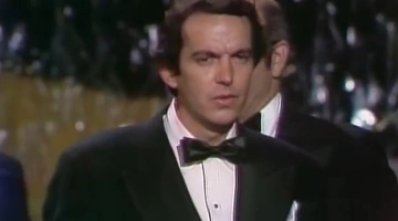 Ντιν Ταβουλάρης