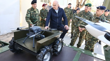 Επίσκεψη Δένδια σε εργοστάσιο κατασκευής drone των ενόπλων δυνάμεων