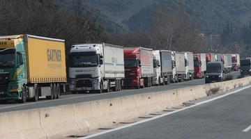 Φορτηγά στον προμαχώνα