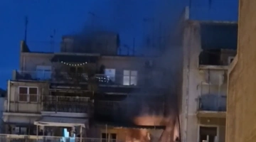 Φωτιά σε διαμέρισμα 4ου ορόφου στο Μεταξουργείο