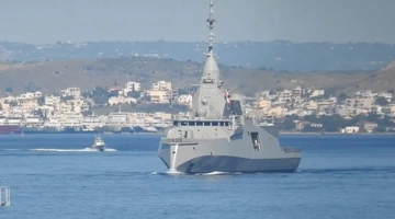 Η φρεγάτα Κίμων στον Πειραιά