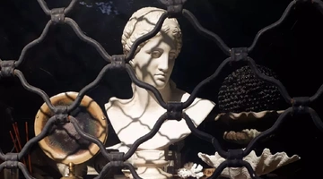 Η βιτρίνα της γκαλερί στου Ψυρρή