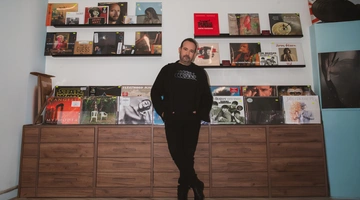 Ο Κώστας Μακεδόνας στο Personas του Reader.