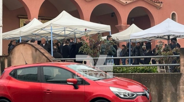 Η κηδεία της 43χρονης που έπεσε θύμα γυναικοκτονίας