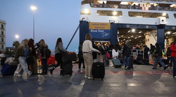 Αναχωρήσεις από τον Πειραιά 