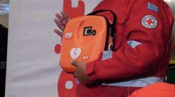 Ένας από τους αυτόματους απινιδωτές του Μετρό