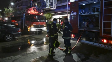 Η επιχείρηση της πυροσβεστικής στη Νέα Σμύρνη