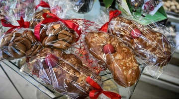 Πασχαλινά τσουρέκια