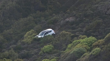 Το όχημα του 45χρονου, που βρέθηκε μέσα σε χαράδρα