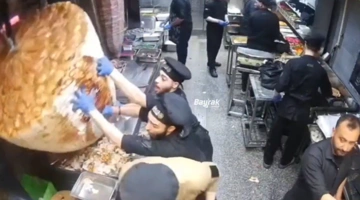 Ο γύρος κατέρρευσε κάτω από το ίδιο του το βάρος