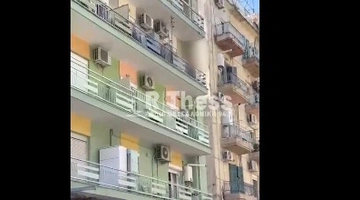 Φοιτήτης στην Θεσσαλονίκη απειλεί να πέσει