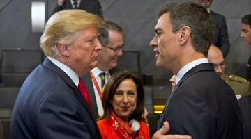 Ο πρόεδρος των ΗΠΑ, Ντόναλντ Τραμπ, με τον Ισπανό πρωθυπουργό, Πέδρο Σάντσεθ