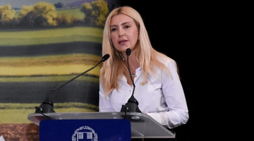 Φωτεινή Αραμπατζή