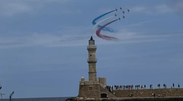 Τα Red Arrows «έσκισαν» τον ουρανό των Χανίων