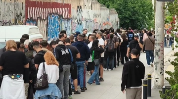 Η ουρά για το pop up store των Metallica