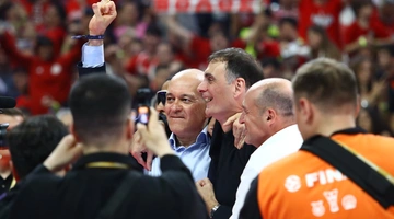 Στην απονομή του τροπαίου της Euroleague στον Ολυμπιακό | Eurokinissi