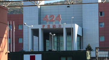 424