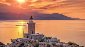 Λουτράκι - Φάρος