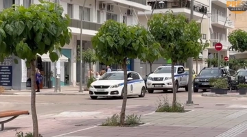 Η μεταγωγή του γυναικοκτόνου της Καλαμάτας στο ανακριτικό γραφείο