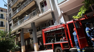 Φωτιά σε ξενοδοχείο στην Πλατεία Κάνιγγος