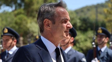Ο Κυριάκος Μητσοτάκης στην κηδεία του Γιώργου Σουφλιά