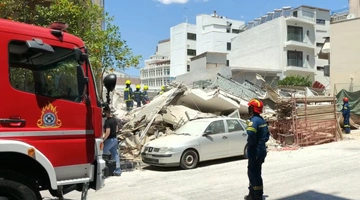 Κατάρρευση πολυκατοικίας στα Πετράλωνα