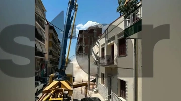 Κατάρρευσης πολυκατοικίας στα Πετράλωνα